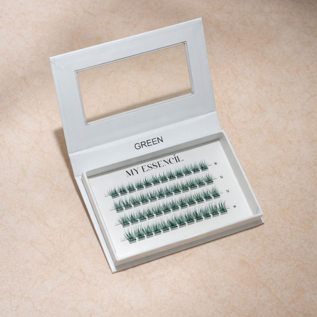 Coffret COLOR Green, faux cils press-on verts dans leur boîte à fenêtre