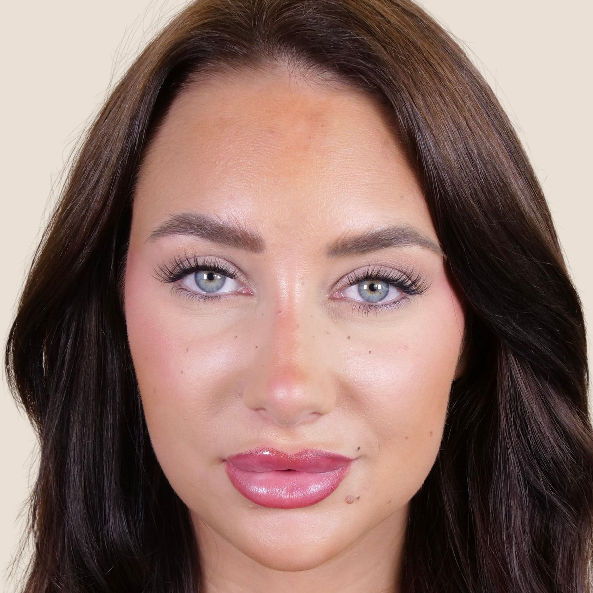 Nachher la pose des faux-cils press-on LYAA - FAUX CILS PRESS ON