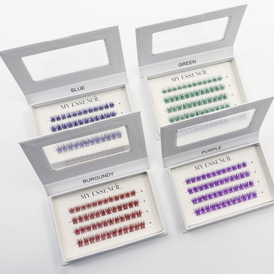 Quatre coffrets COLOR ouverts : bleu, vert, bordeaux et violet