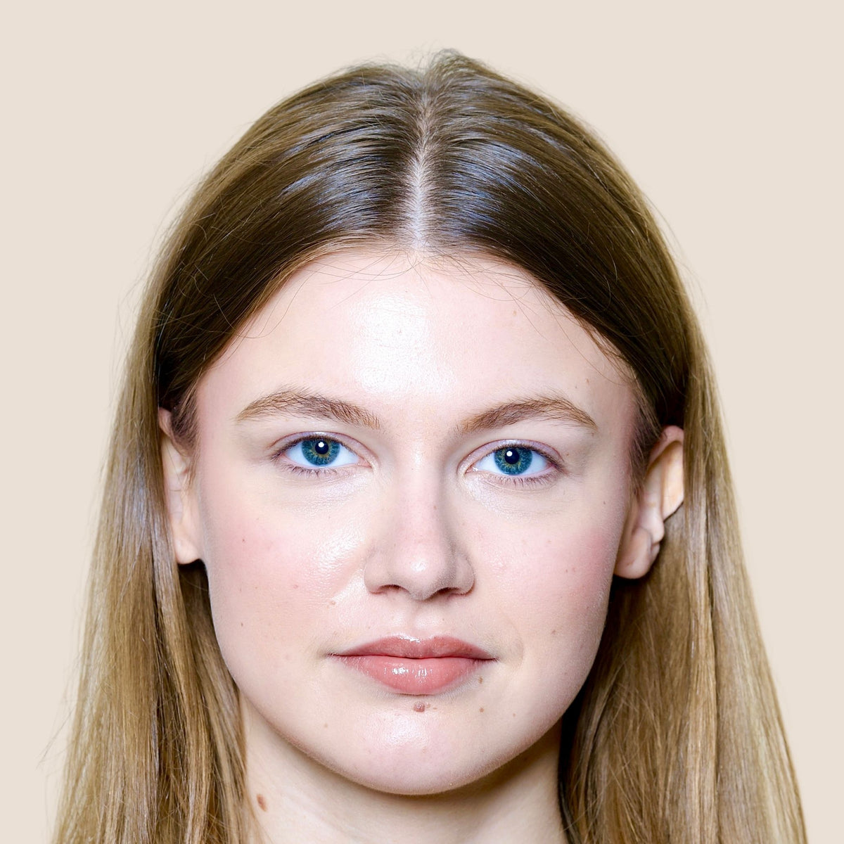 Avant la pose des faux-cils press-on QUEEN - FAUX CILS PRESS ON