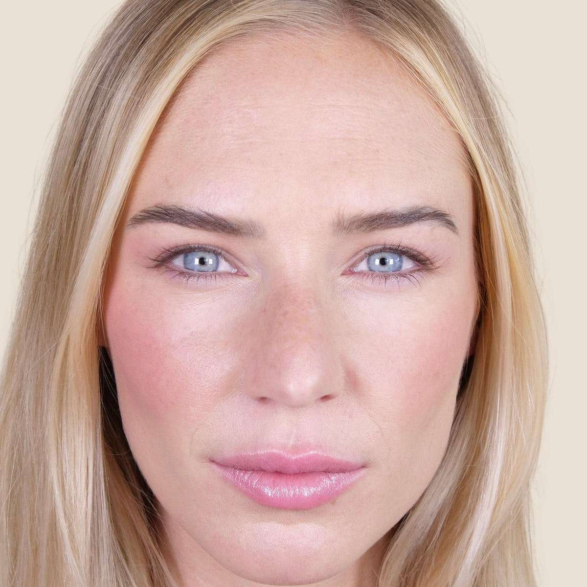 Avant la pose des faux-cils press-on SOFT - FAUX CILS PRESS ON