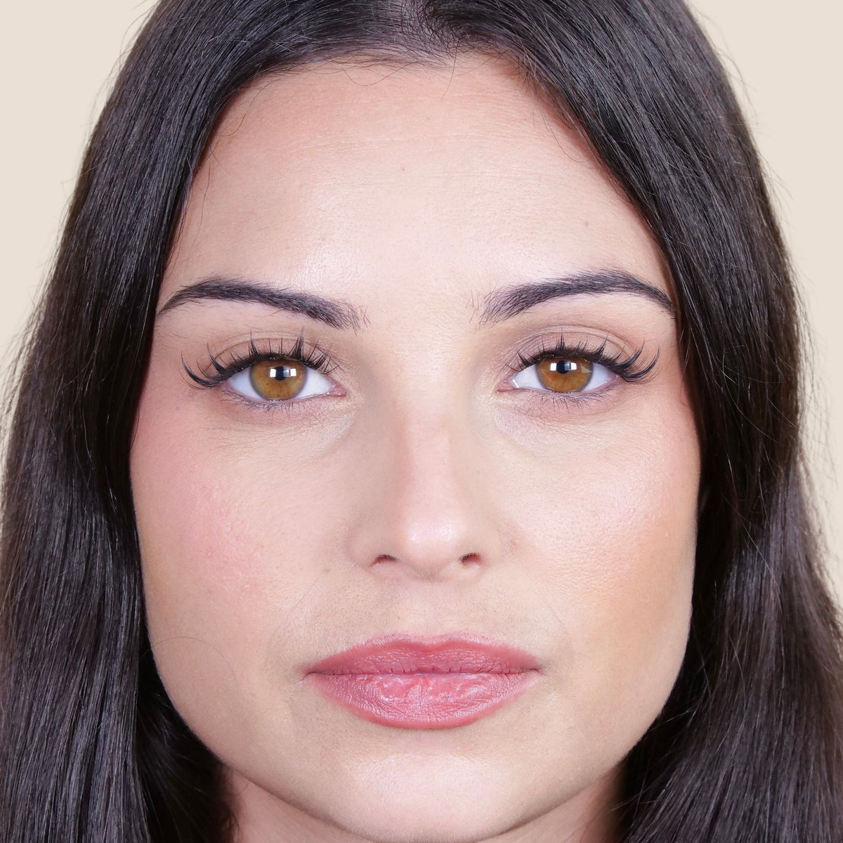 Nachher la pose des faux-cils press-on YOUKI - FAUX CILS PRESS ON